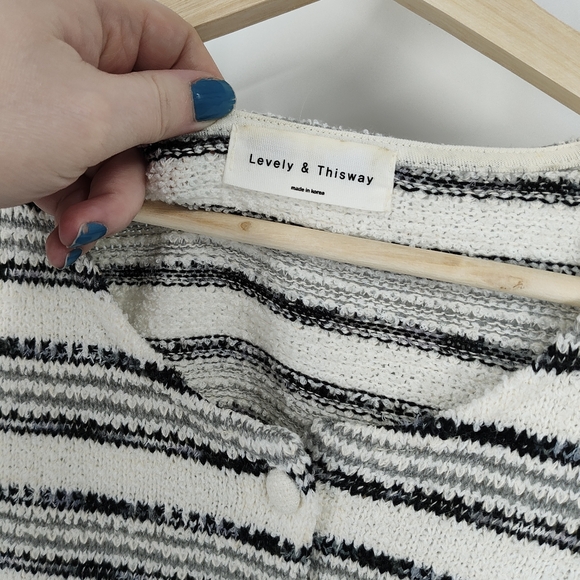 Levely & Thisway | knit crop top - Picture 2 of 3